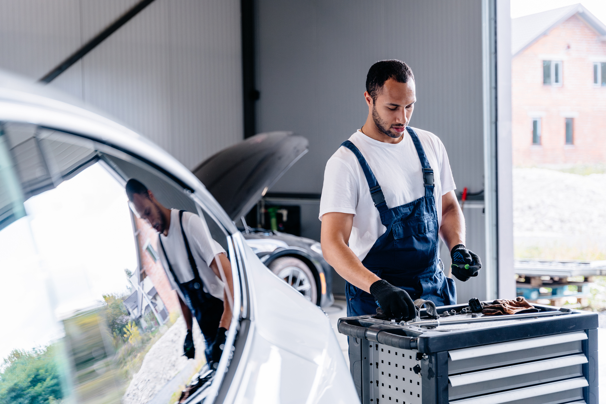 Tesla Onaylı Orijinal Parça Tedariği ve Değişimi