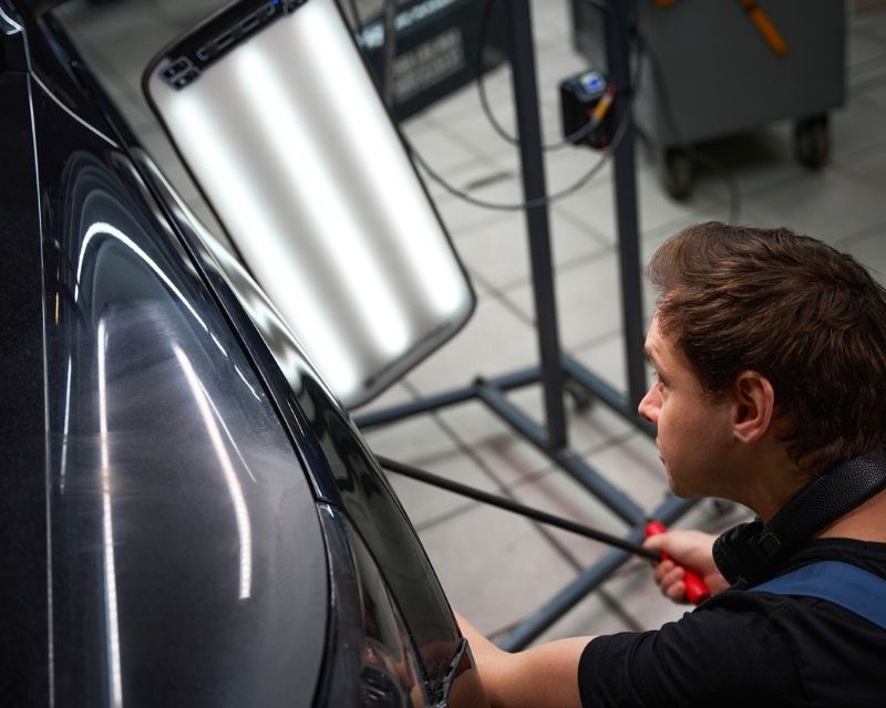 Tesla Onaylı Boyasız Kaporta Göçük Düzeltme ve Boyasız Hasar Onarımı